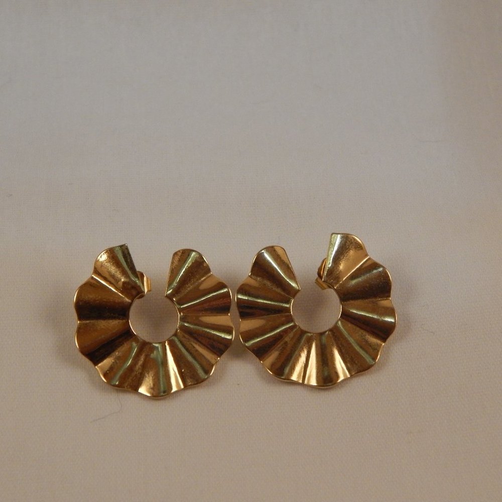 Gold  earings